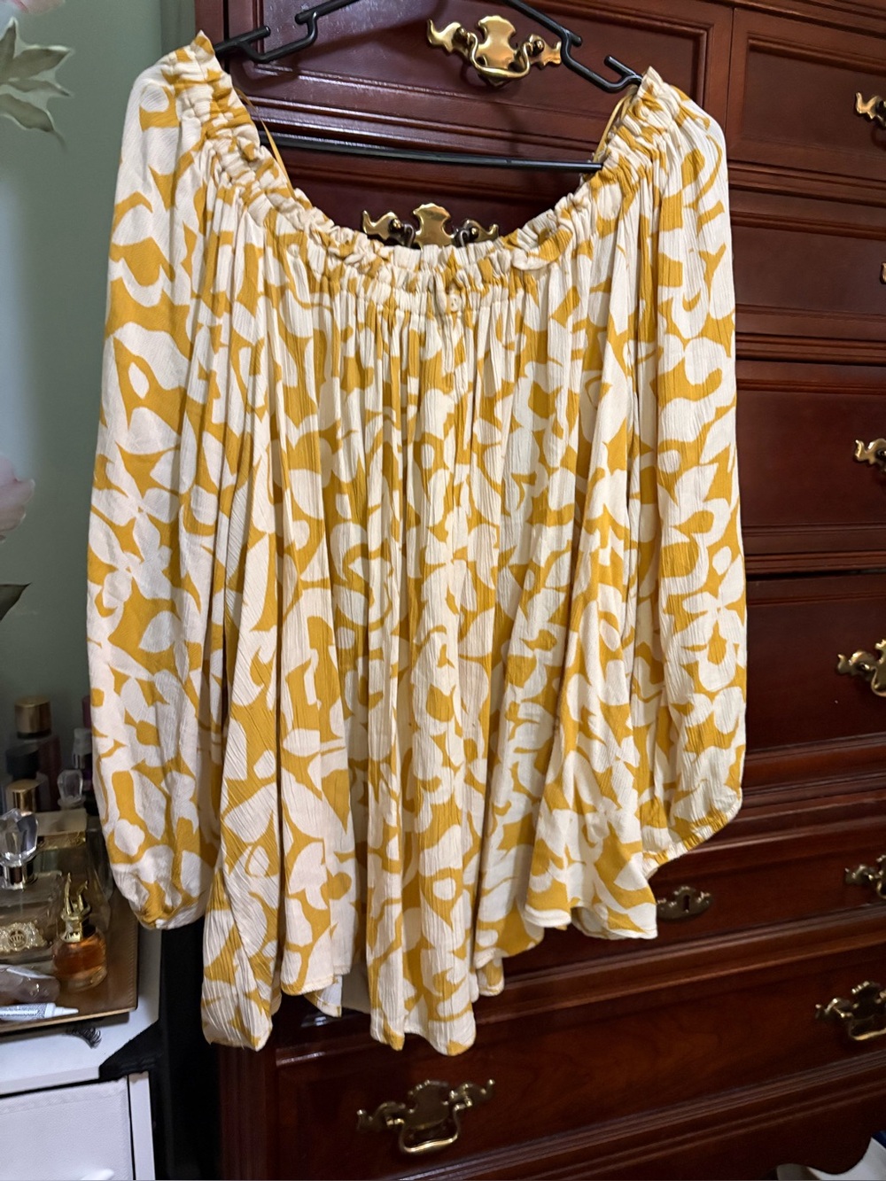 Off-Shoulder Floral Print Peasant Top in Yellow and White XXL